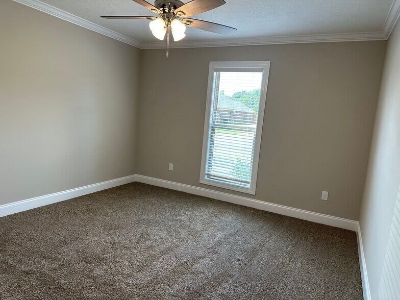 Building Photo - 84 Jackson Creek Dr