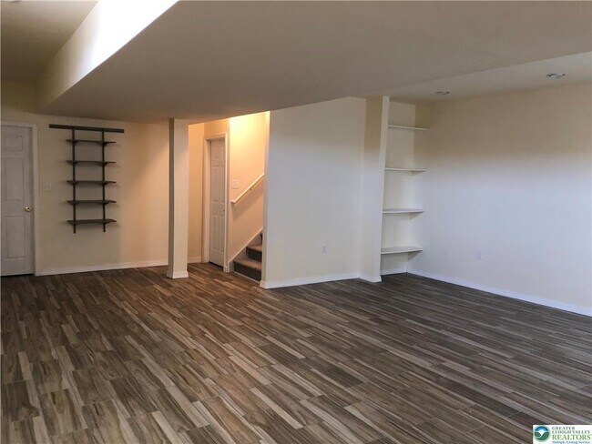 Building Photo - 6137 Valley Forge Dr