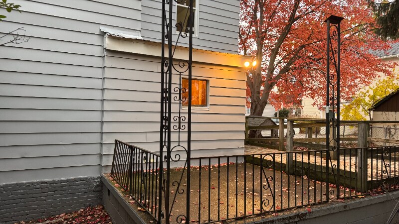 Building Photo - 412 E 5th St