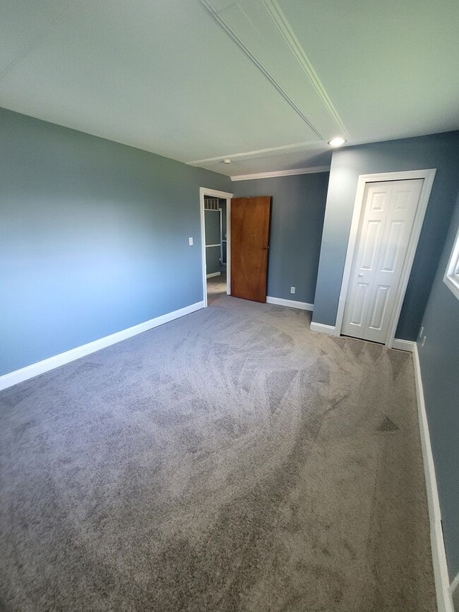 Building Photo - 4 Bedroom home in Roseville