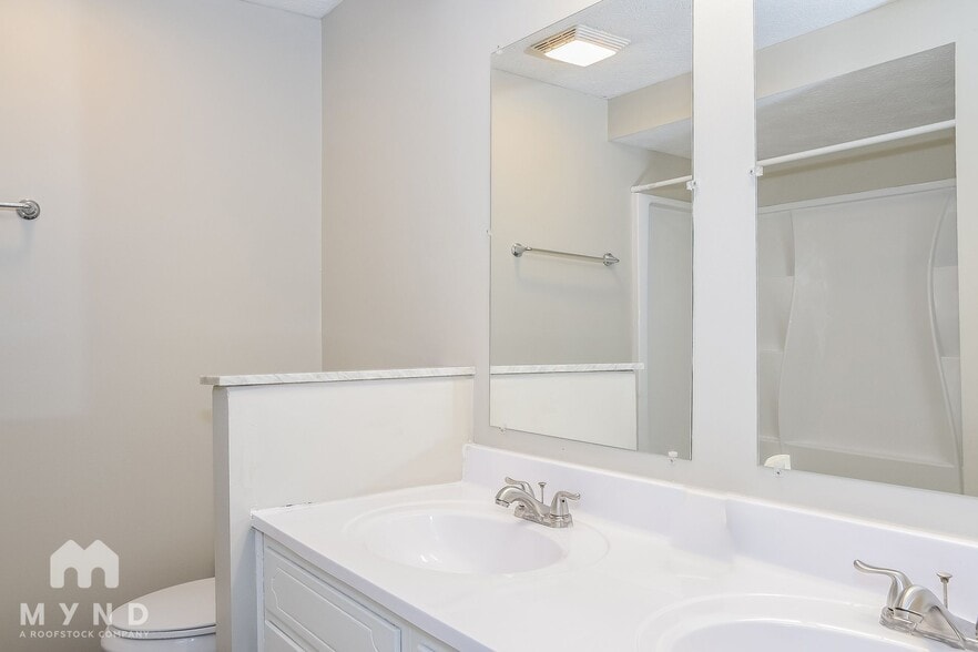 Building Photo - 9649 Shalemar Dr