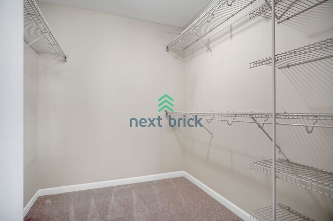 Building Photo - 4 Bed and 2.5 Bath Beautiful Condo is Avai...