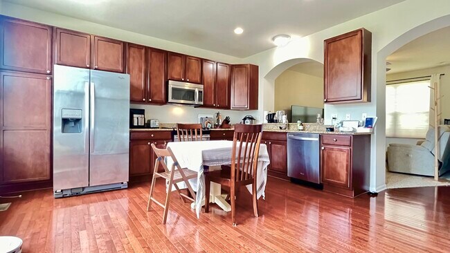 Building Photo - 28000 Hopkins Dr