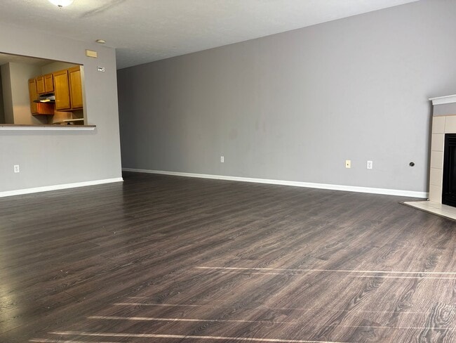 Building Photo - Knapps Corner Townhome available now. Forest Hills Schools