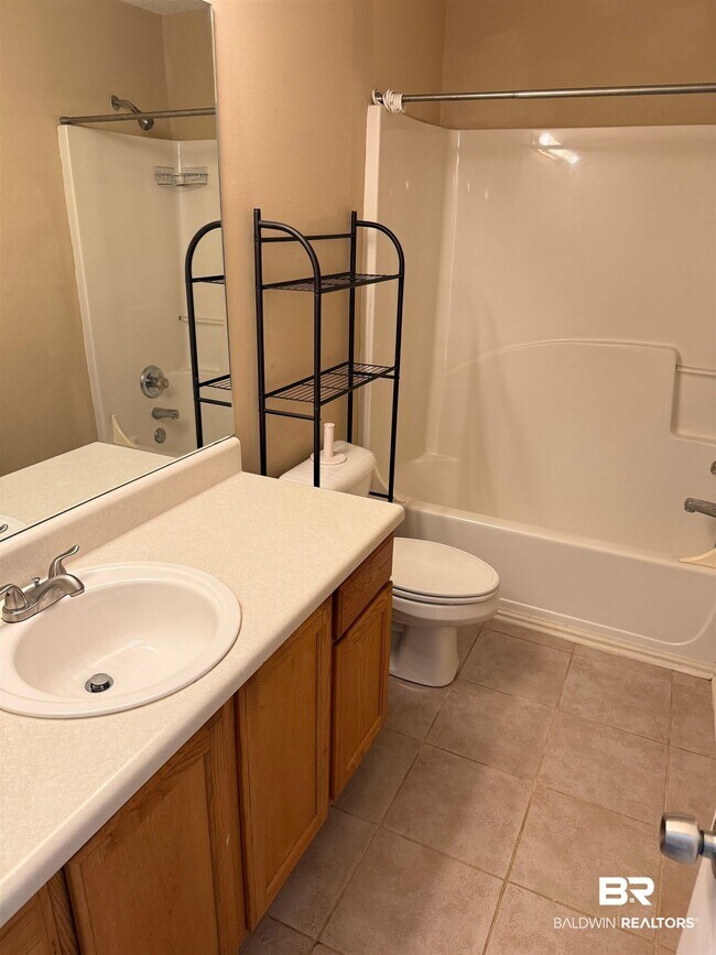 Building Photo - 406 Belle Chase Ct N