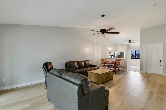 Building Photo - 148 Moccasin Trail S