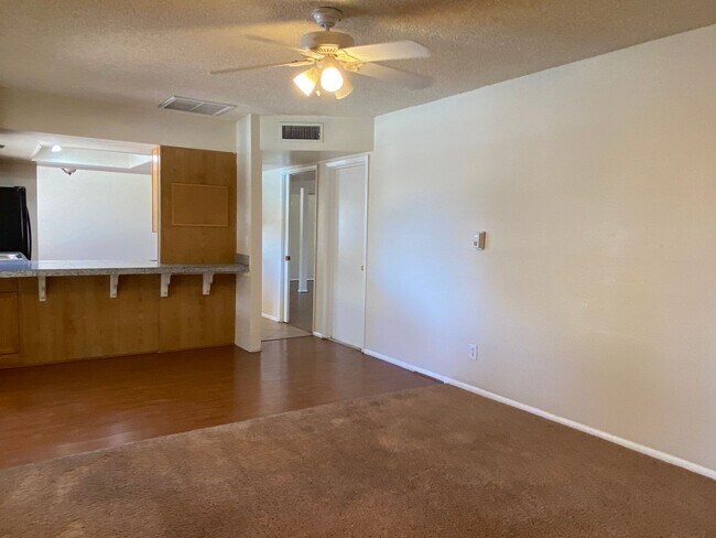 Building Photo - Tempe 4 Bed 2 Bath Includes Pool & Landscaping - Great Location