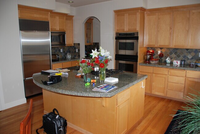 Building Photo - 20522 NE 23rd Ct