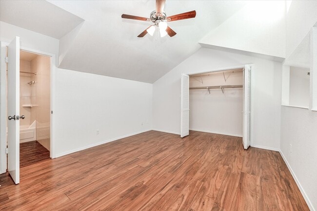 Building Photo - 10811 Richmond Ave.