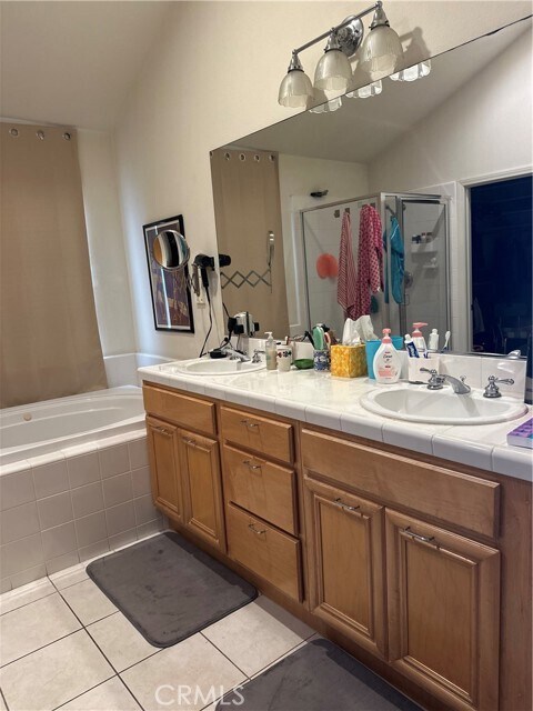 Building Photo - 610 Main St