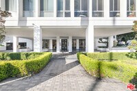 Building Photo - 7135 Hollywood Blvd