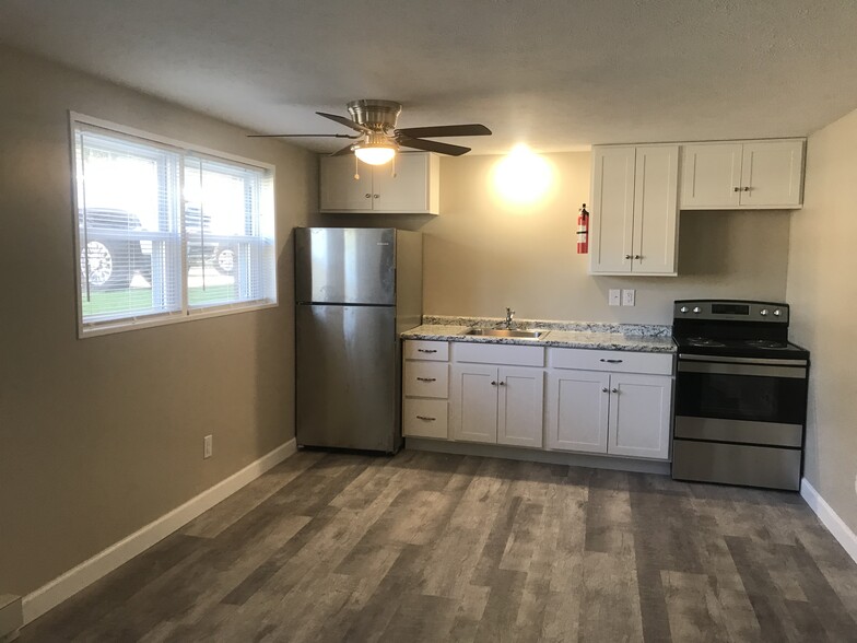 Building Photo - 101 Green Oaks Dr