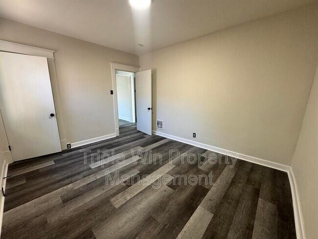 Building Photo - 3704 Taft Ave