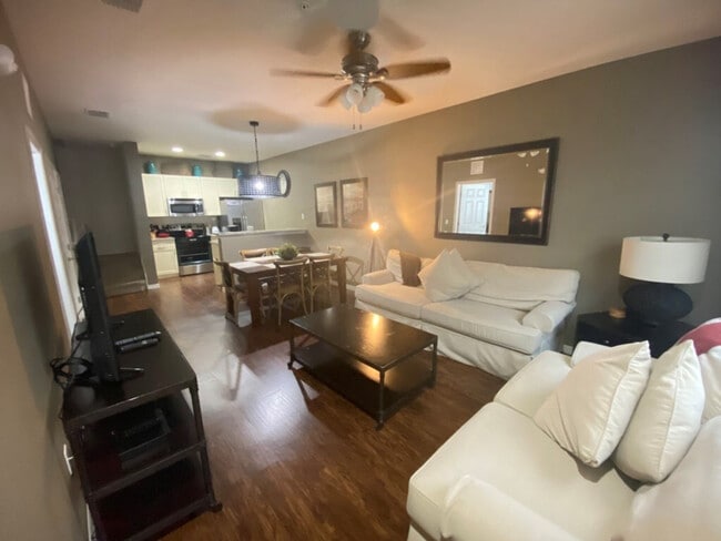 Building Photo - 5372 Diplomat Ct