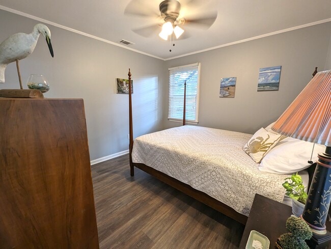 Bedroom 1 is bright and inviting. Queen bed, original art and a closet. - 4107 Crane St