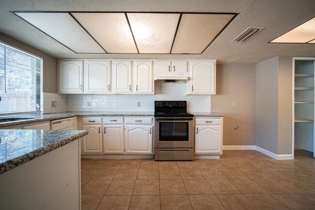 Building Photo - 2026 Quail Valley E Dr