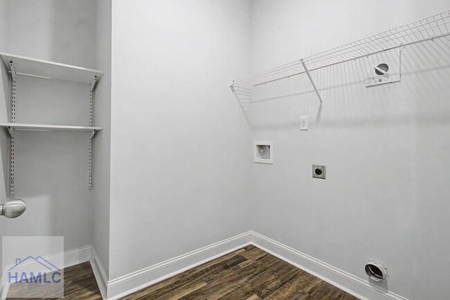 Building Photo - 20 Fuller Wy NE