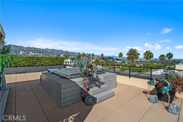 Building Photo - 432 N Oakhurst Dr