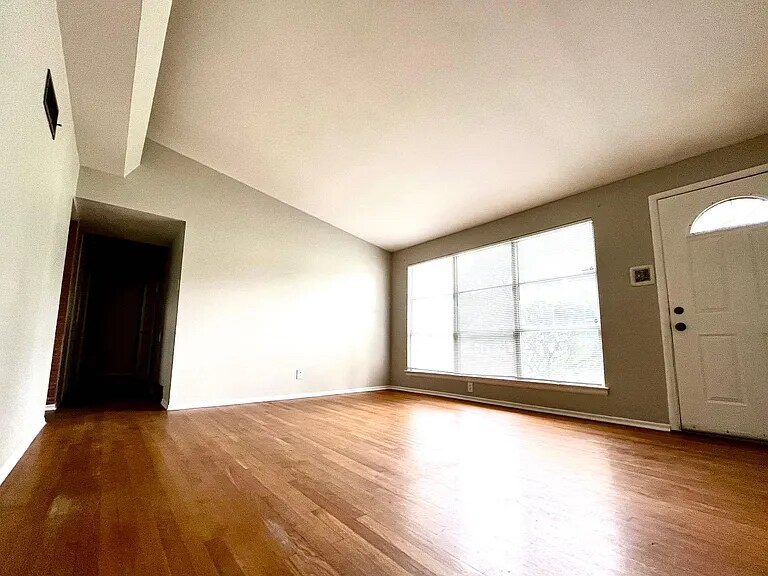 Building Photo - 880 Gladiola Dr