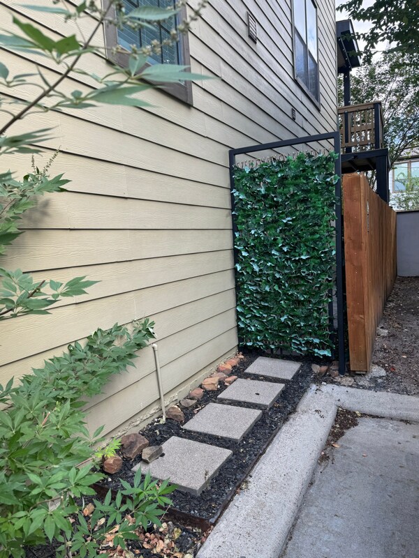 Building Photo - 1387 Studer St