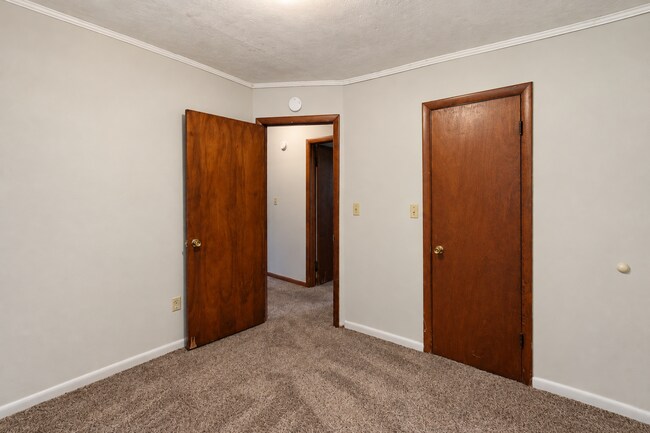 Building Photo - 297 Anderson Ln