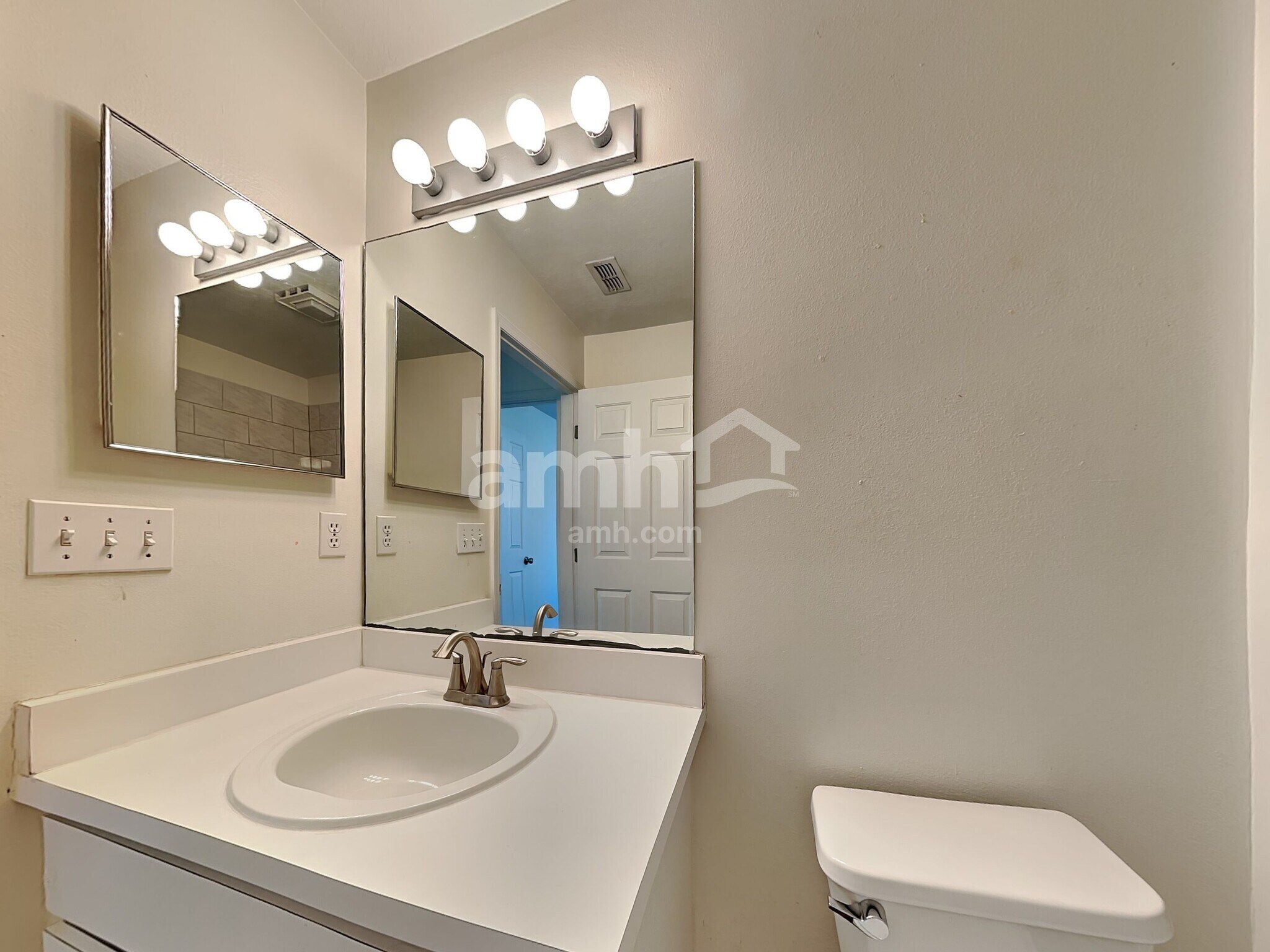 Building Photo - 1028 Chelsea Parc Dr