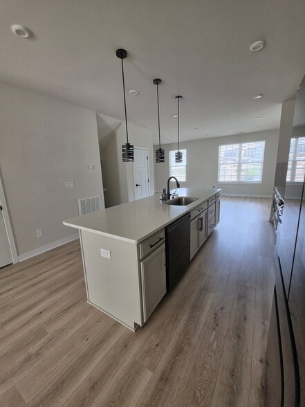 Building Photo - 2195 Autumn Cyprus Ave