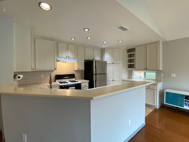 Building Photo - Beautiful Single Story Home in Shadow-Ridge!