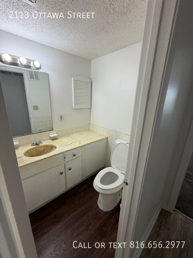 Building Photo - 2113 Ottawa St