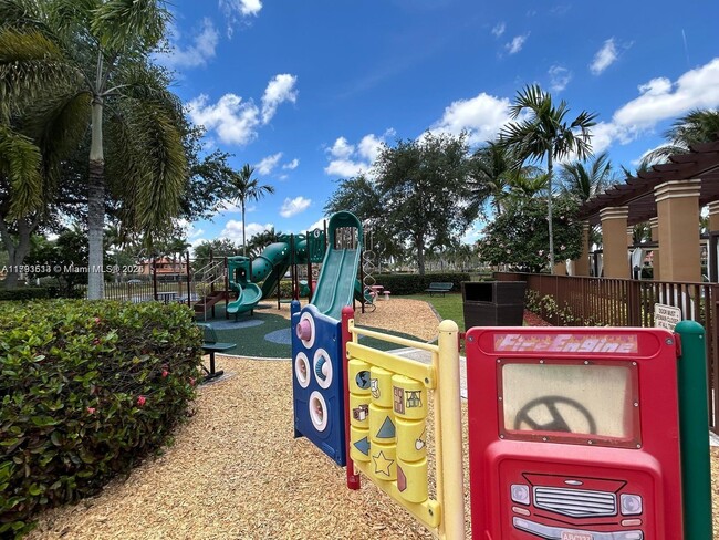 Building Photo - 3173 SW 153rd Pl