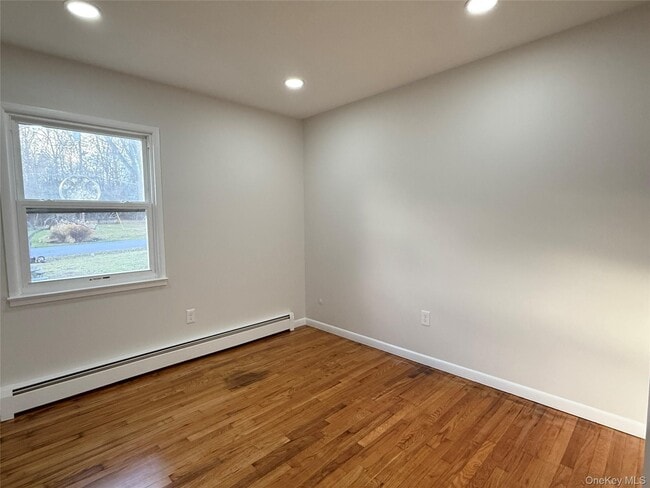 Building Photo - 16 Highview Dr