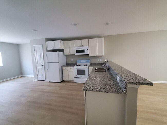 Building Photo - NEW TOWNHOME BUIKT MARCH 2023!