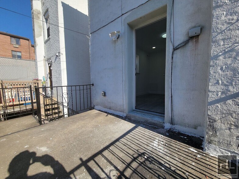 Building Photo - 184 Battery Ave