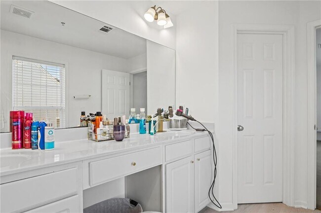 Building Photo - 266 Balaban Cir