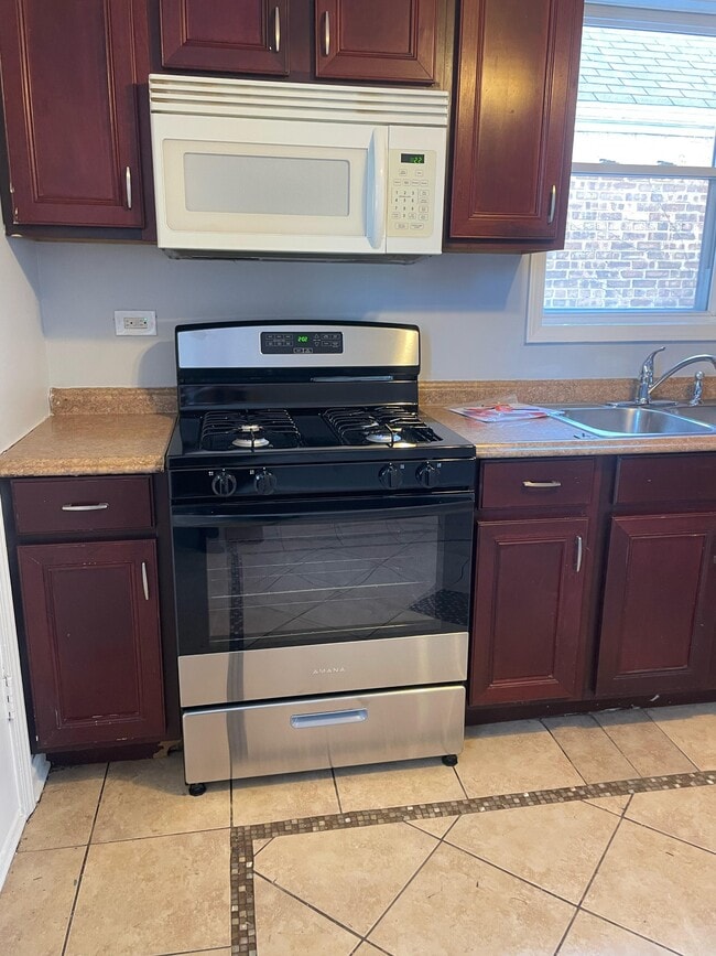 Building Photo - 9129 S Chappel Ave