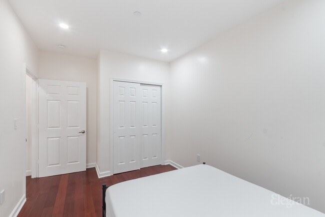 Building Photo - 347 E 4th St