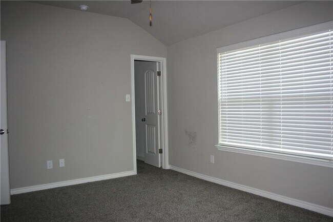 Building Photo - 6100 Cordillera Dr