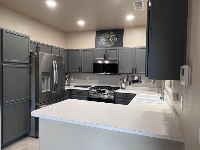Building Photo - 17565 N 167th Dr