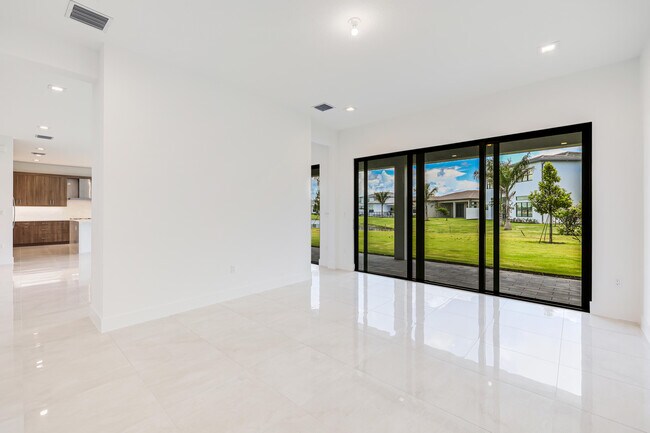 Building Photo - 9451 Riverside Pk Dr