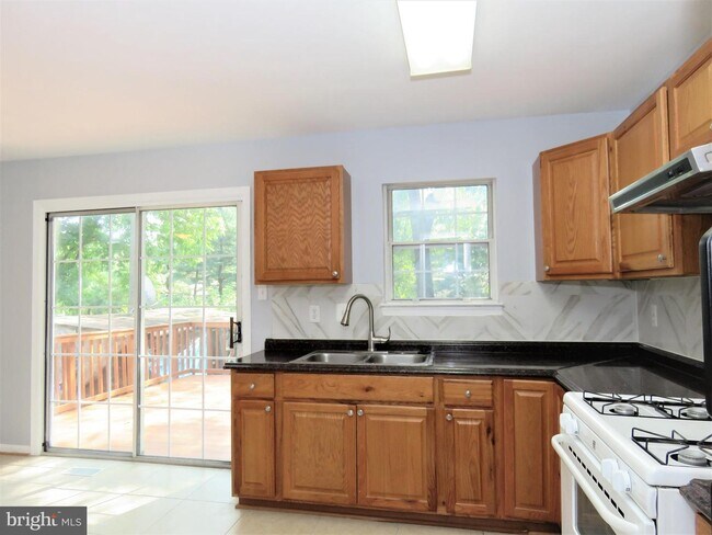 Building Photo - 7526 Mattingly Ln