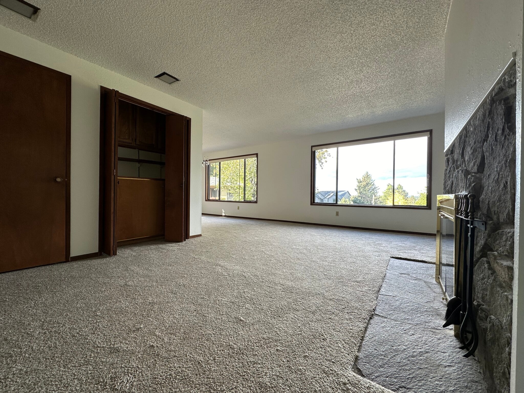 Building Photo - 7150 SE Thorburn St