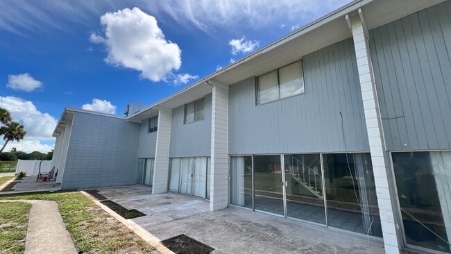 Building Photo - "Second Month of Rent FREE" Charming 2 Bed...