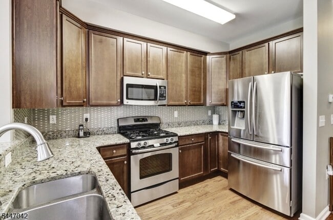 Building Photo - 506 Waterview Ct