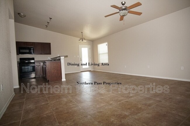 Building Photo - 10692 Canyon Sage Dr