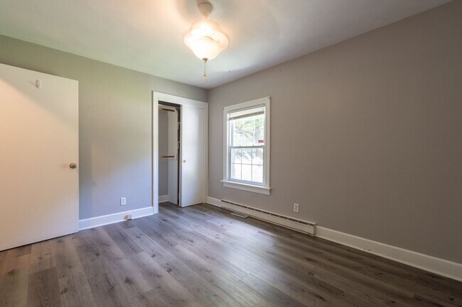 Building Photo - MOVE IN READY 4 Bedroom in Western Branch!