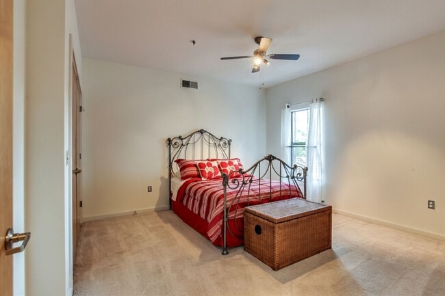 Building Photo - Beautiful 3 Bedroom Condo in Midtown