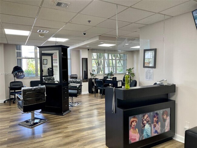 Building Photo - 5161 Collins Ave