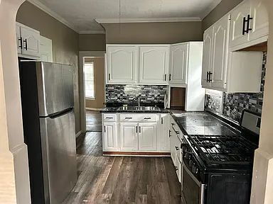 Building Photo - 2021 W 93rd St