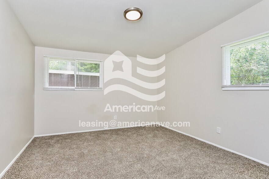 Building Photo - 830 St Anthony Ln