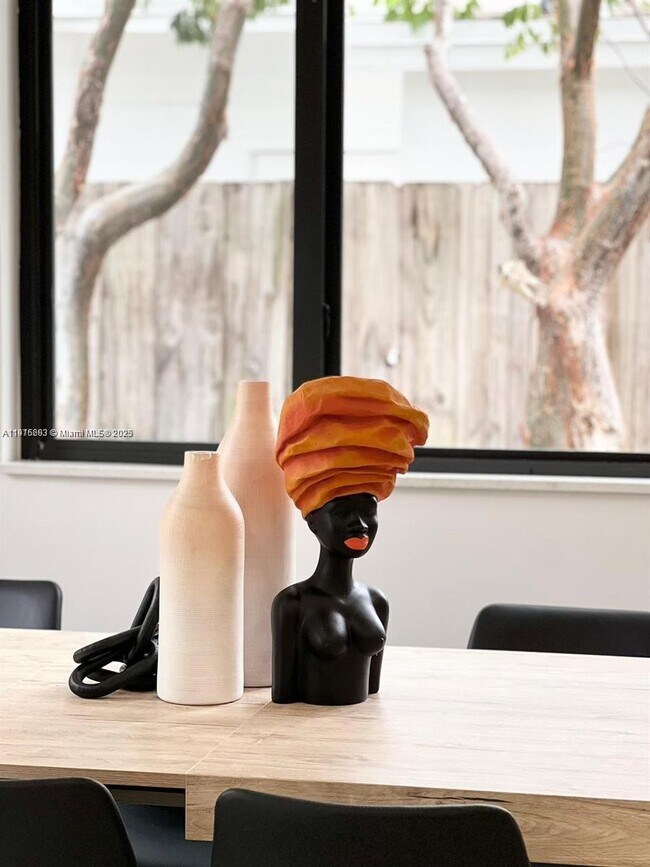 Building Photo - 2150 SW 46th Ct